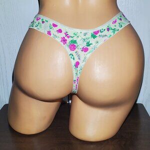 Victoria's Secret Thong Panties. NWOT Size Medium.
